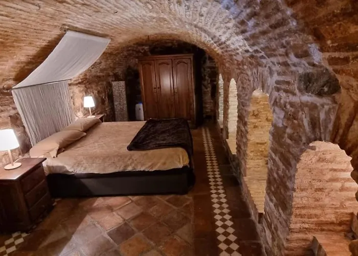 Cueva Arabe En El Casco Antiguo, Toledo