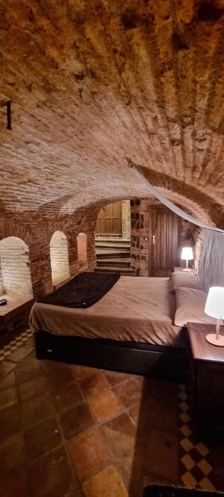 Cueva Arabe En El Casco Antiguo, *